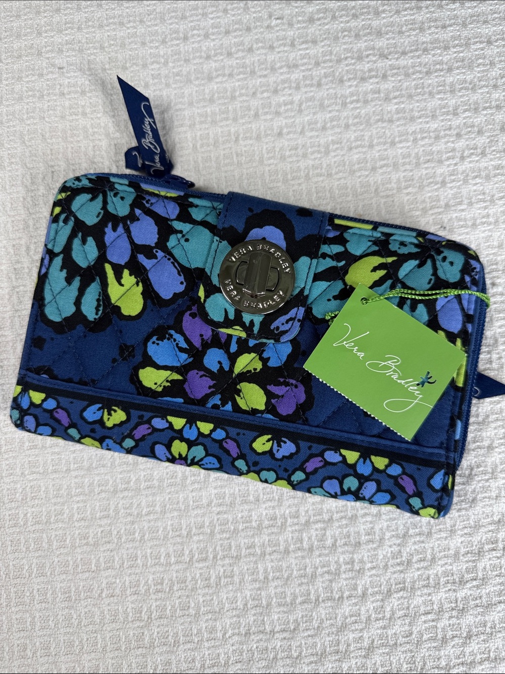 Vera Bradley turn lock wallet Indigo Pop new with tags